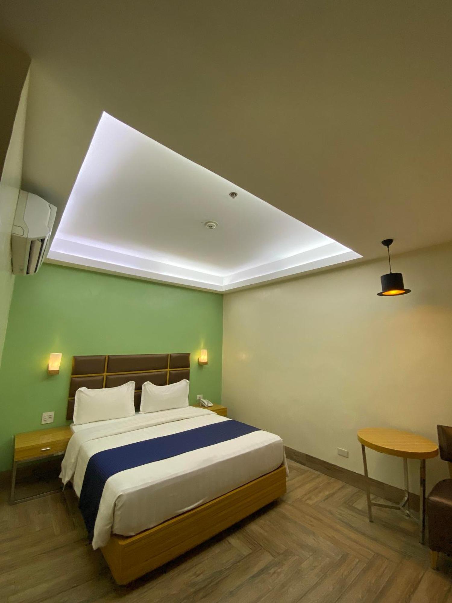 Sun Star Grand Hotel Manila Exterior foto